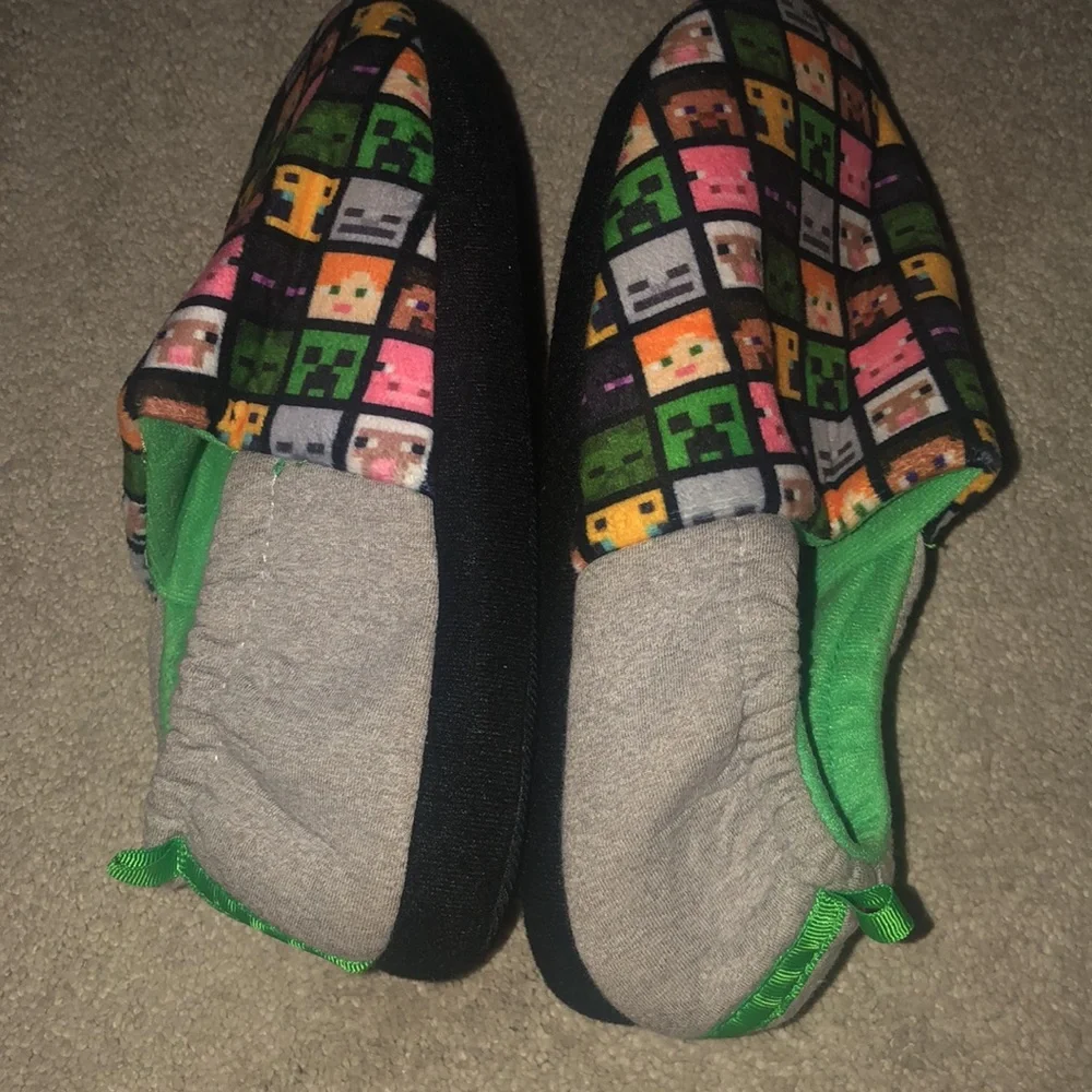 Mind craft  Minecraft Kids‎ 4-5 Slippers NWOT